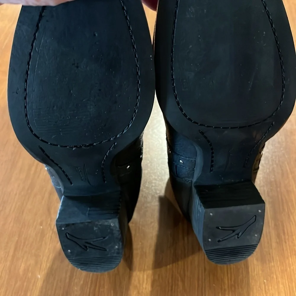 Earth Delrio Black Leather Studded Ankle Boots size 7.5